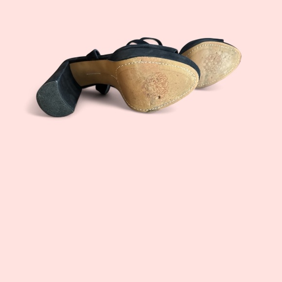 Vince Camuto black sandal Platform Heel. - Picture 4 of 4